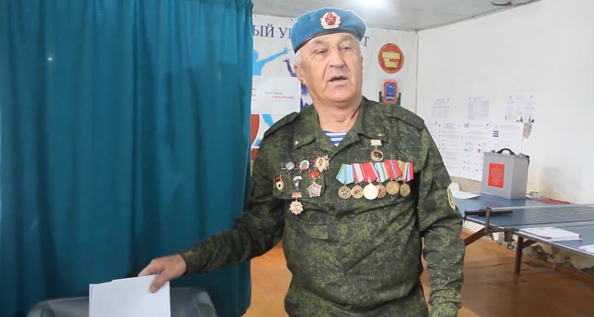 Ветеран Афганской войны проголосовал в Гумбетовском районе