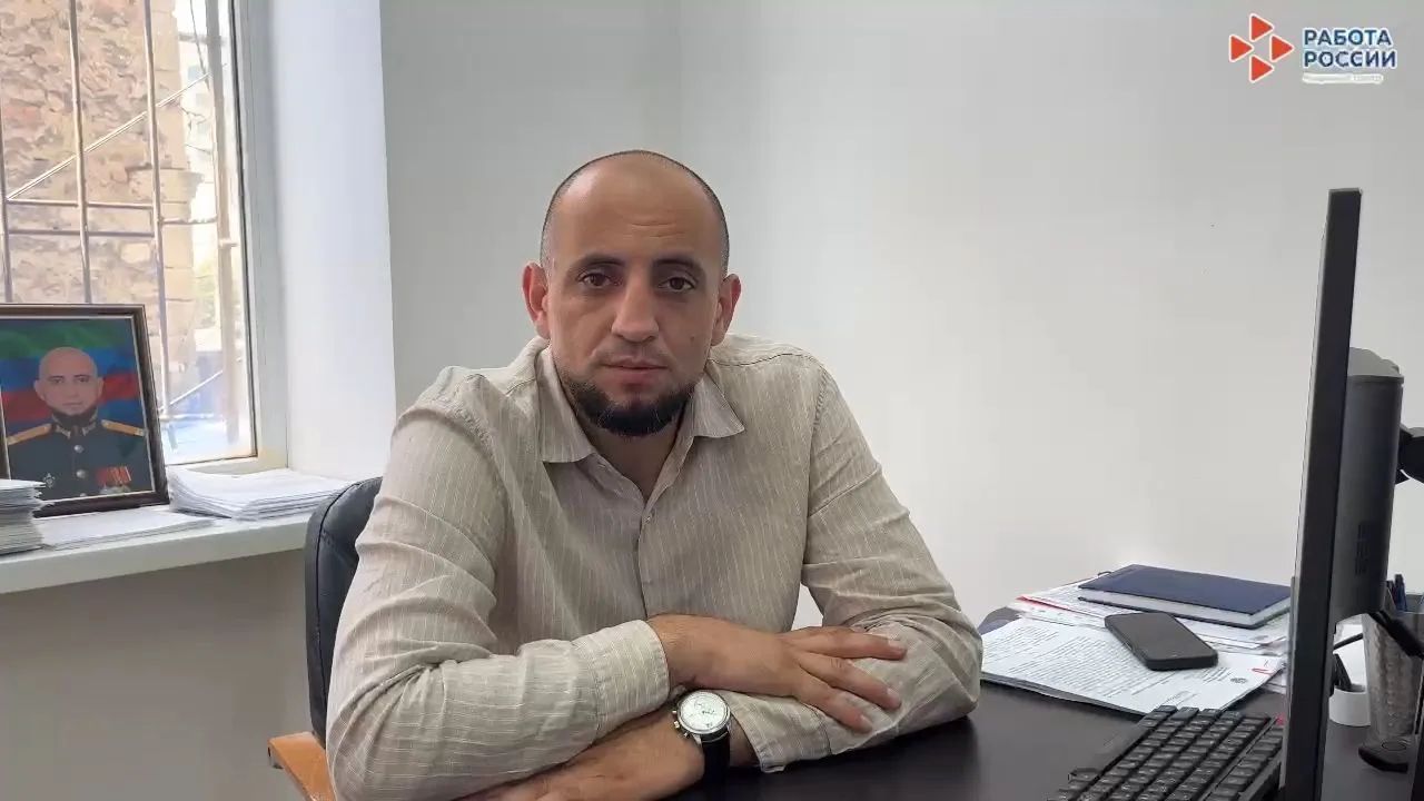 Центр занятости помог участнику СВО найти работу в мэрии Махачкалы