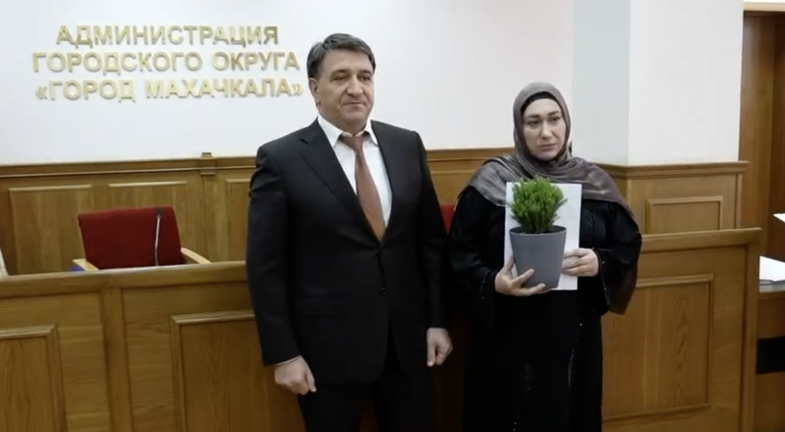 Джамбулат Салавов вручил участки ещё 47 семьям участников СВО