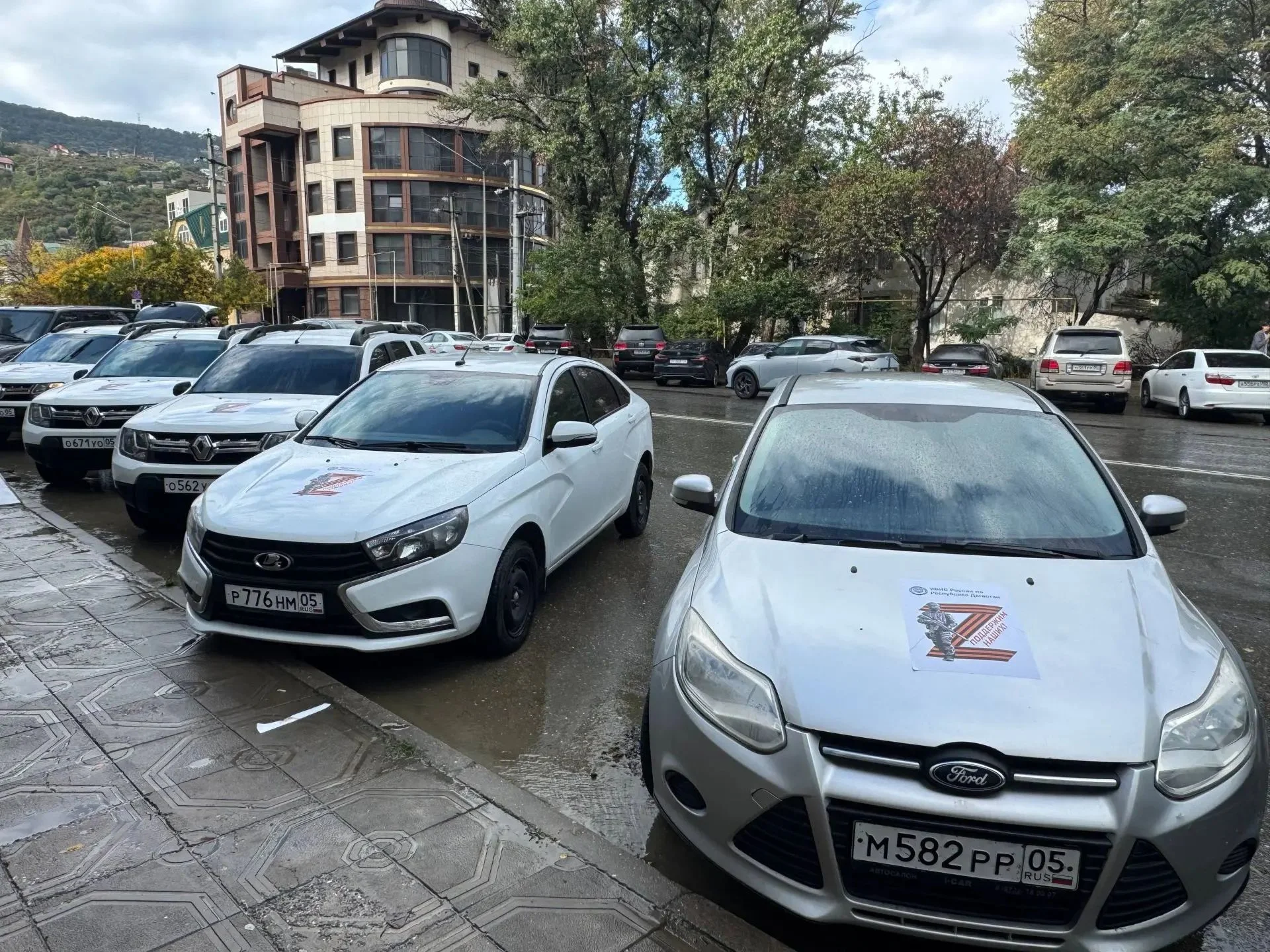 УФНС Дагестана передало 12 автомобилей для участников СВО