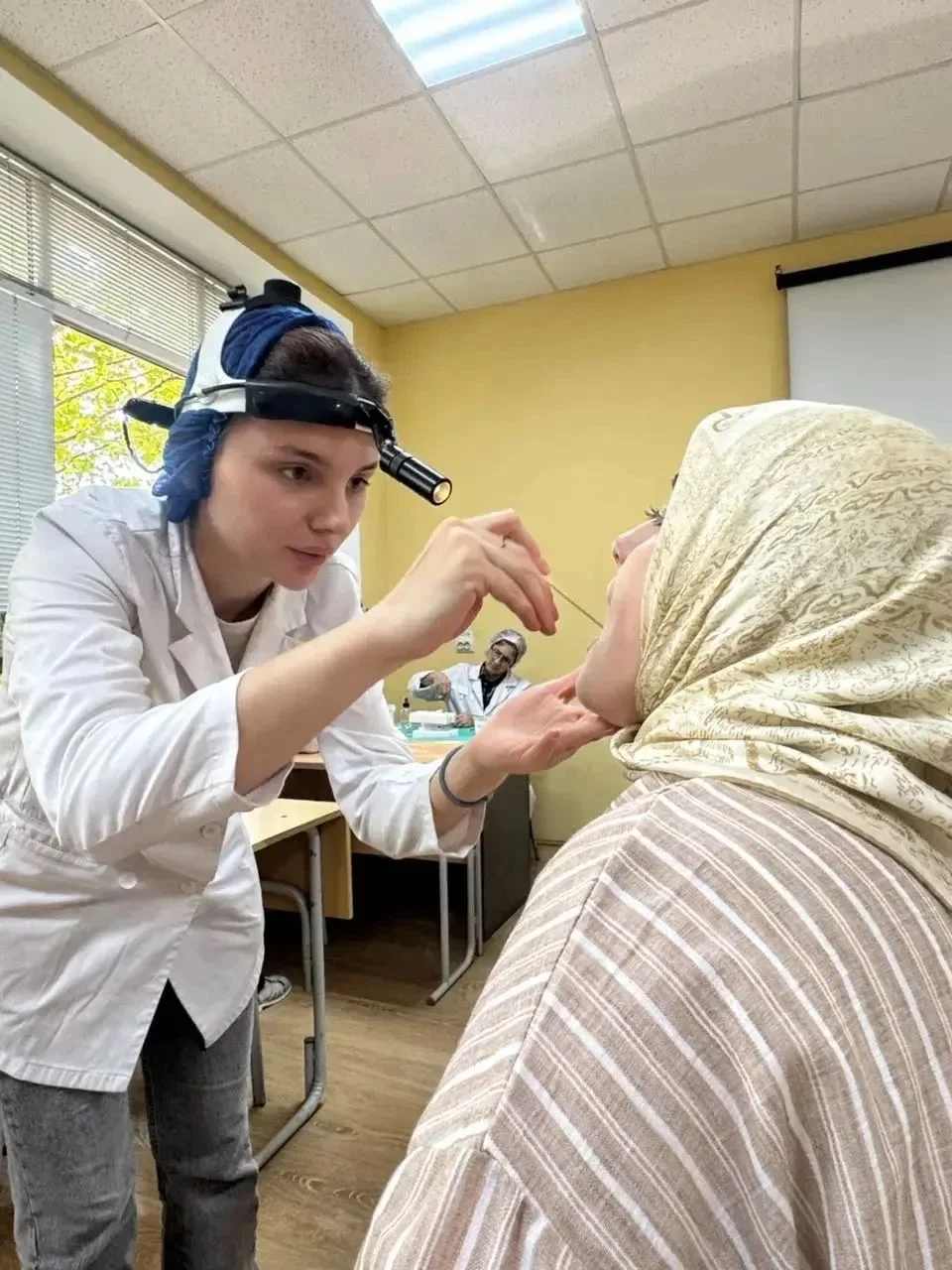 Студентов Махачкалы проверили специалисты узкого профиля