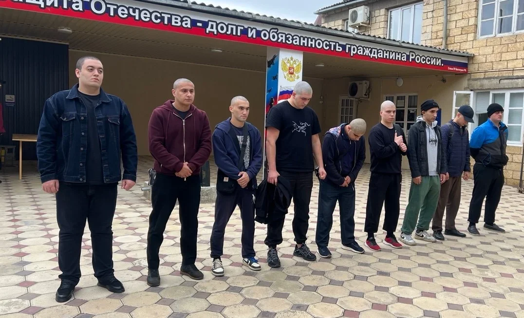 Из Дербента отправили очередную группу призывников