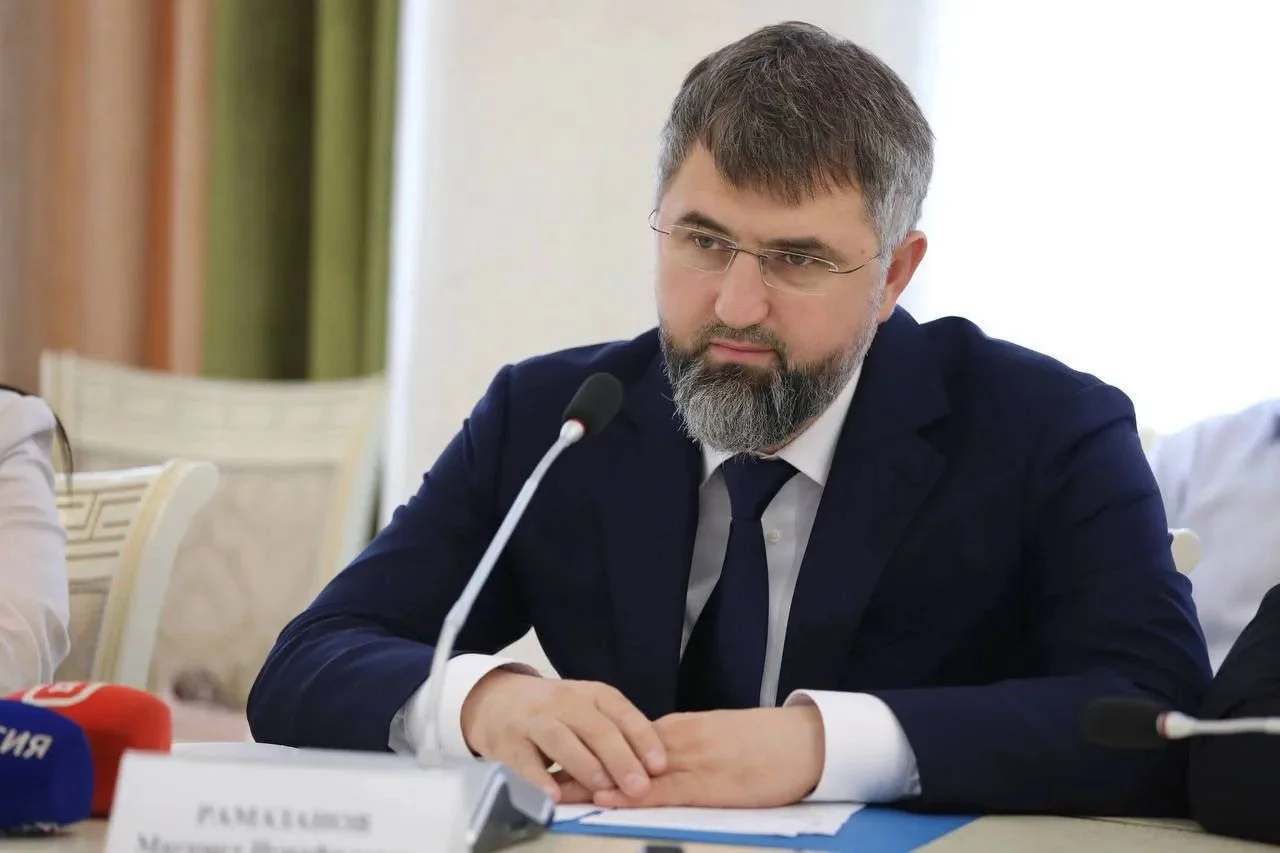 Рамазанов поздравил работников системы СПО с праздником