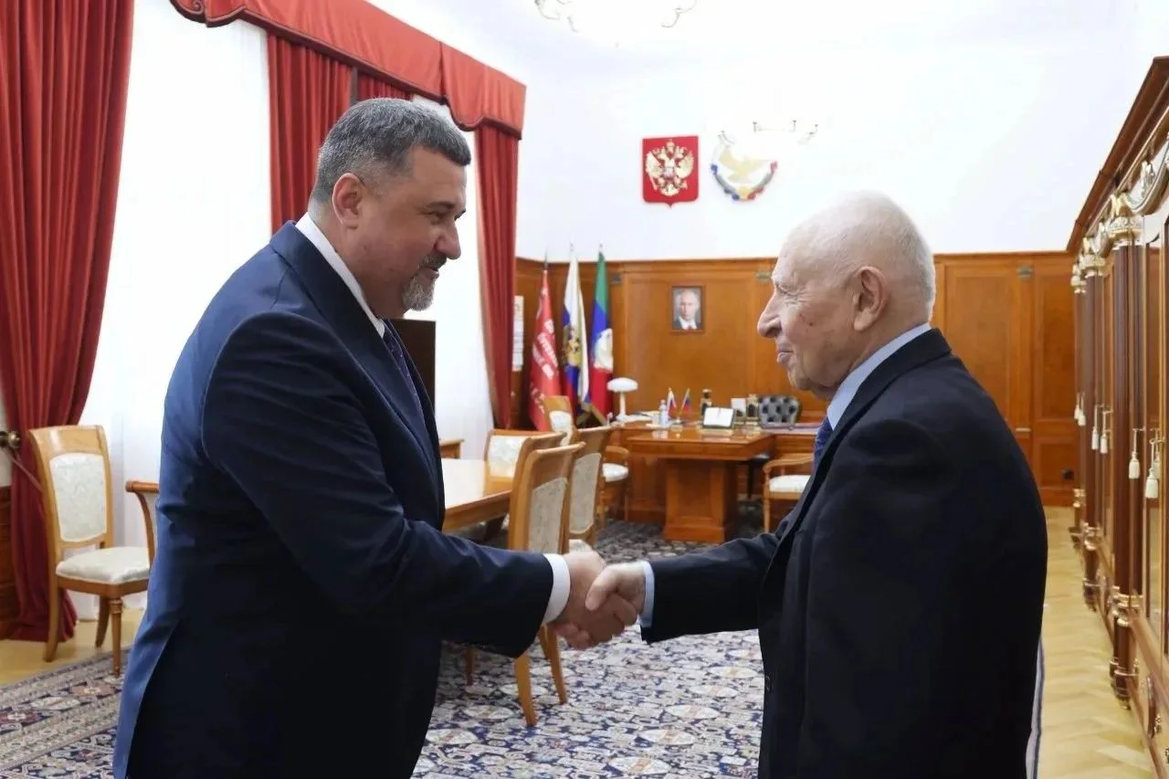 Фёдор Щукин поздравил первого президента Дагестана Муху Алиева с днём рождения