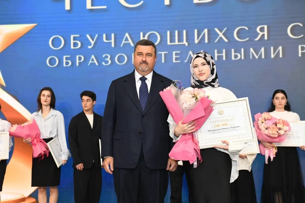 Фёдор Щукин встретился с 52 стобалльниками ЕГЭ и запустил кадровый проект «Команда Дагестана»