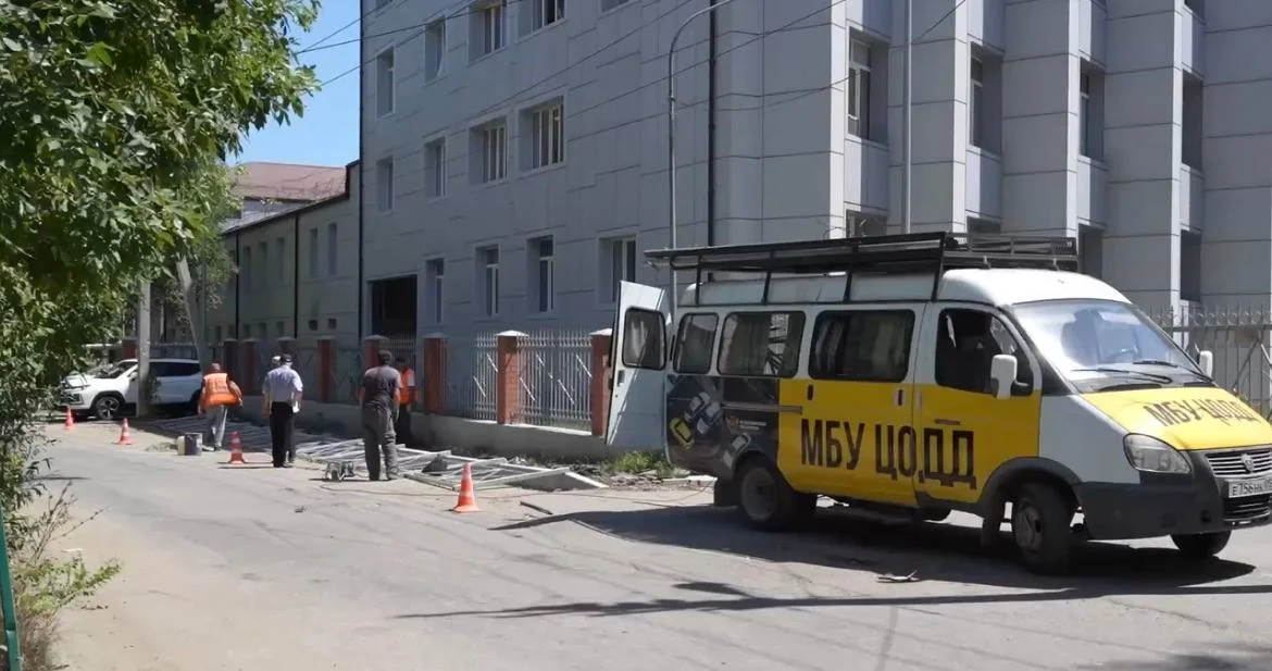 В Махачкале обновляют пешеходные переходы