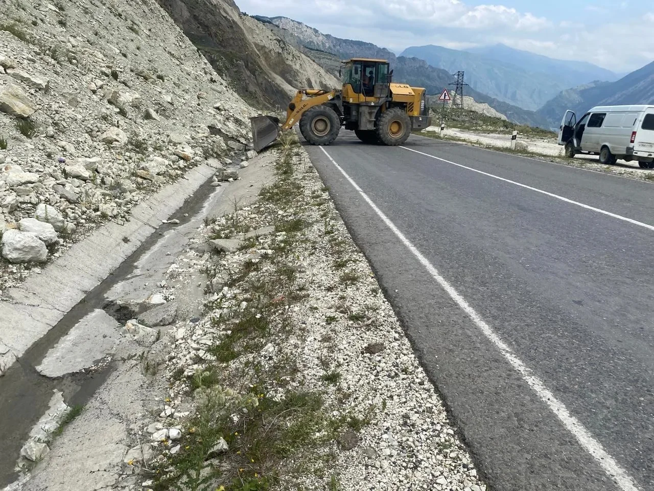 В Дагестане восстановлено движение на 26 участках дорог