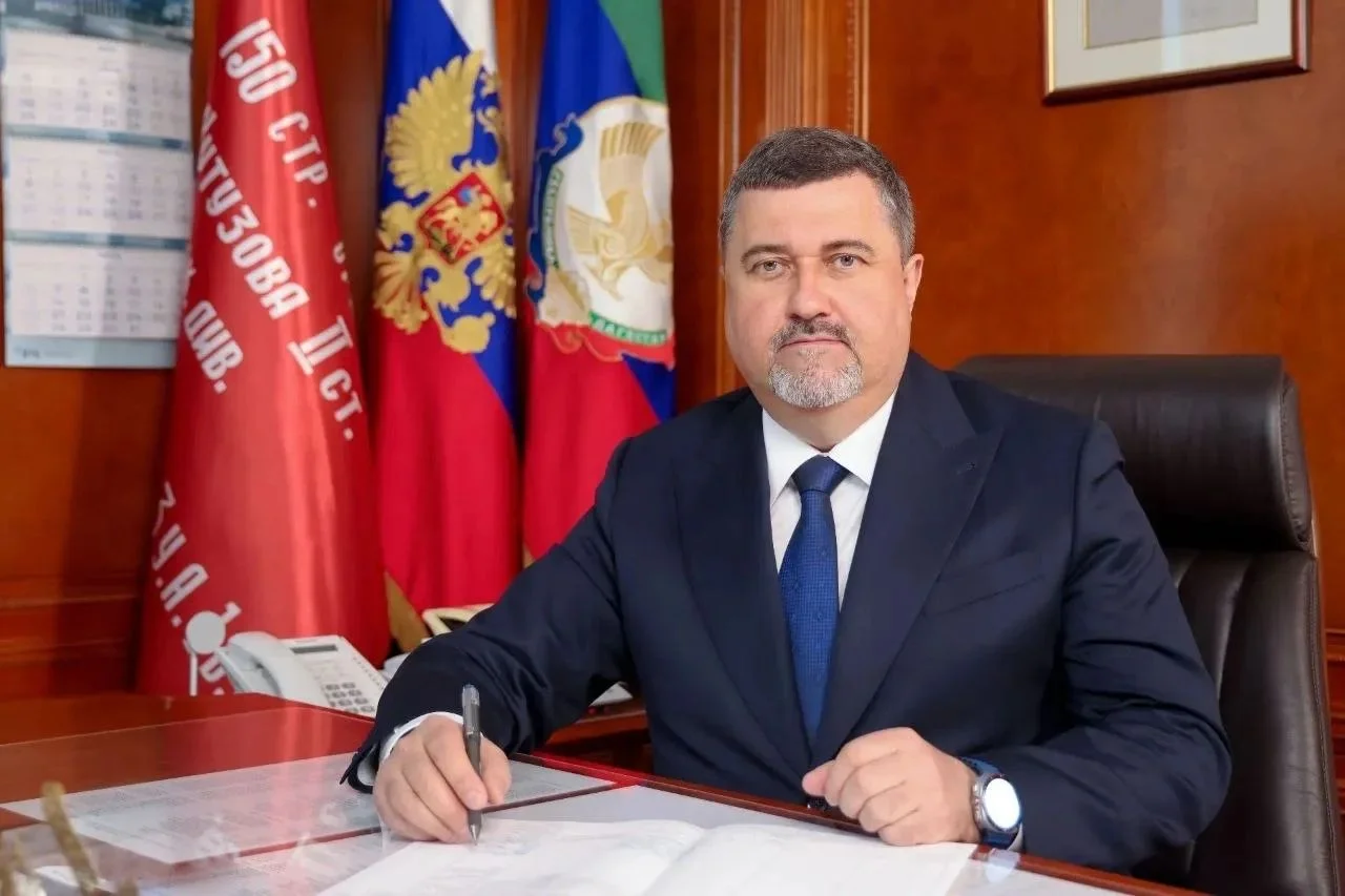 Коллектив пресс-службы главы Дагестана поздравил Фёдора Щукина с юбилеем