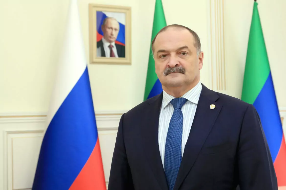 Продолжают поступать обращения на прямую линию Сергея Меликова